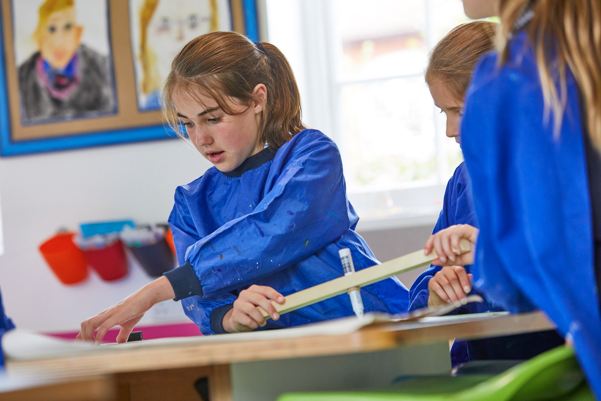 Image of pupils in Design class to illustrate link to 'Creative and Design Engineering' page